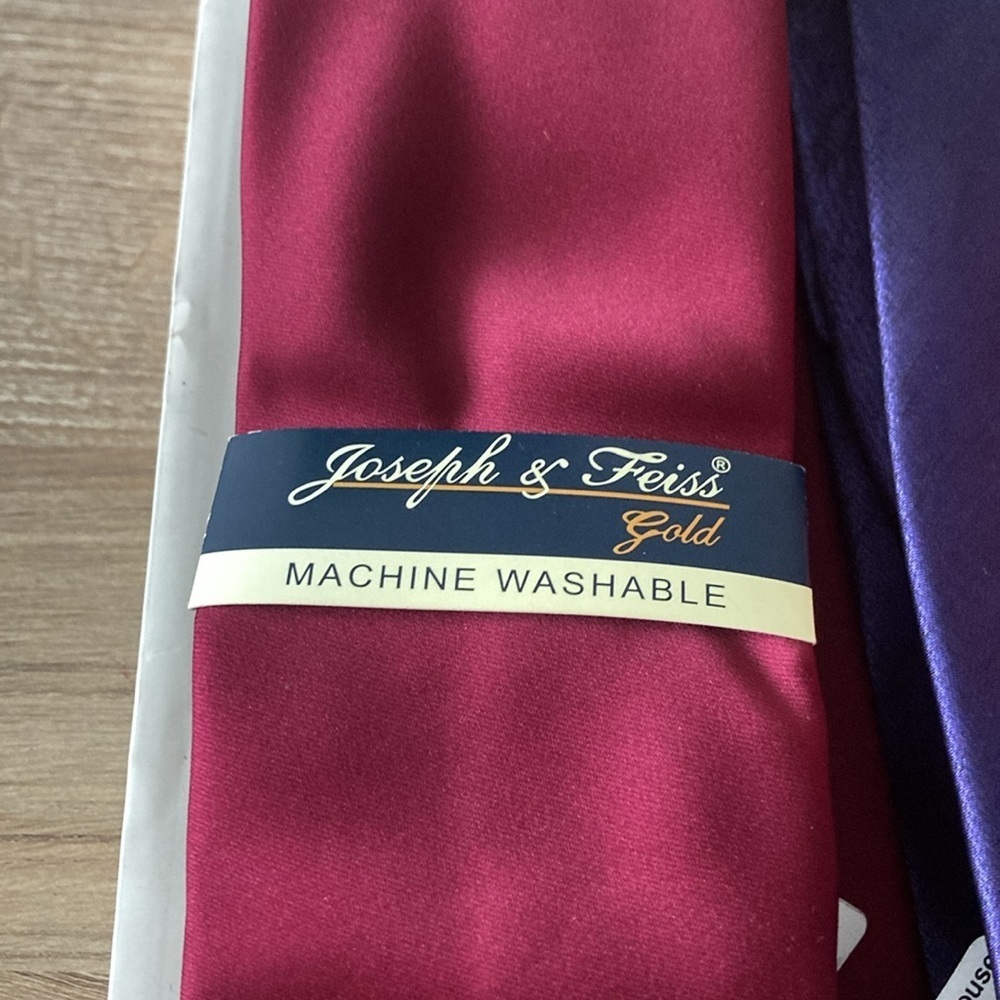 Jhane Barnes Red and Purple Silk Ties - Picture 4 of 4